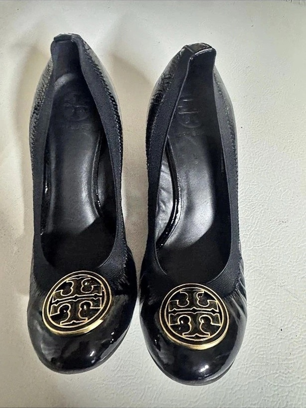 Tory Burch Chelsea Wedge Pump Black Patent Logo Pumps8.5 like new
